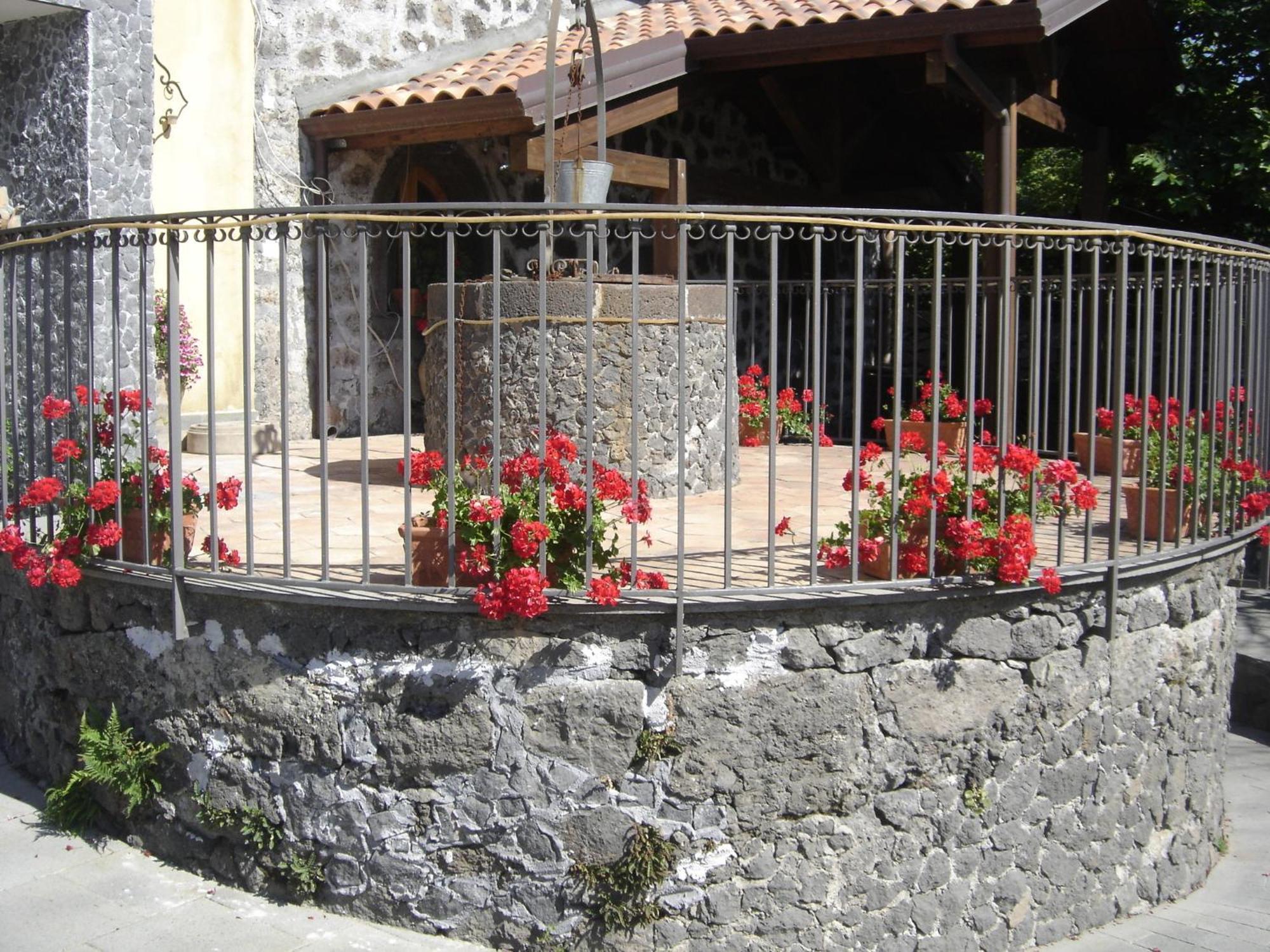 Ai Vecchi Crateri Hostal SantʼAlfio Exterior foto