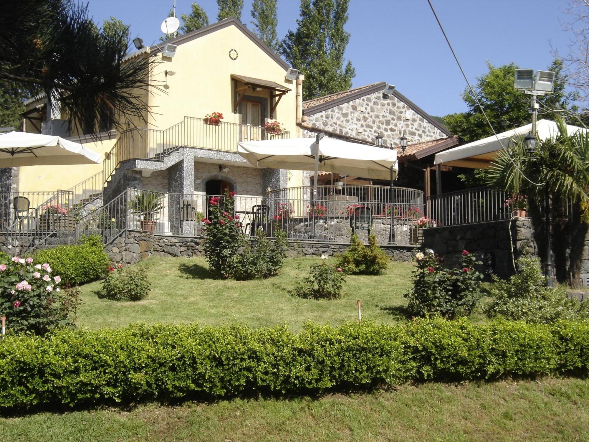 Ai Vecchi Crateri Hostal SantʼAlfio Exterior foto