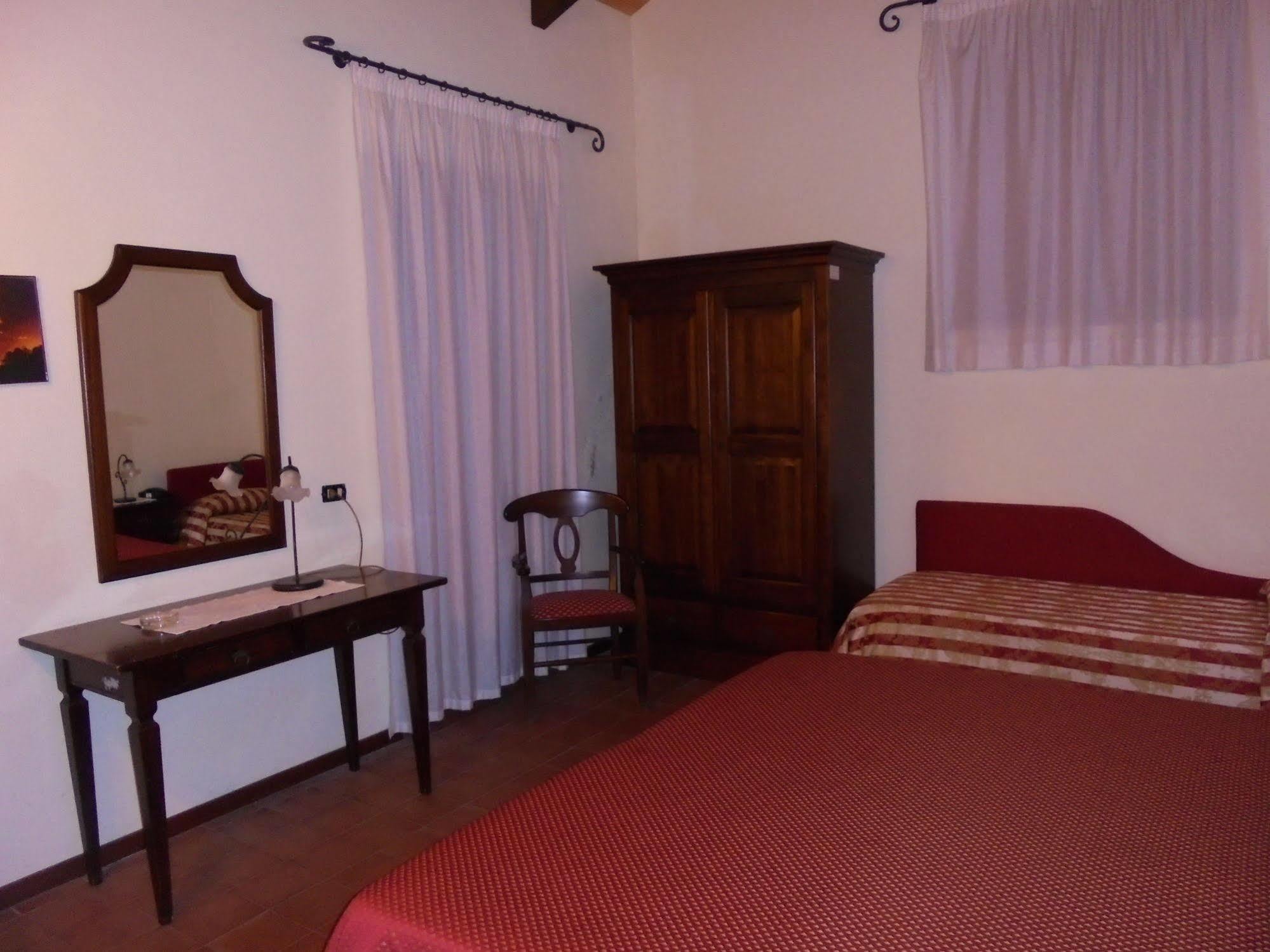 Ai Vecchi Crateri Hostal SantʼAlfio Exterior foto