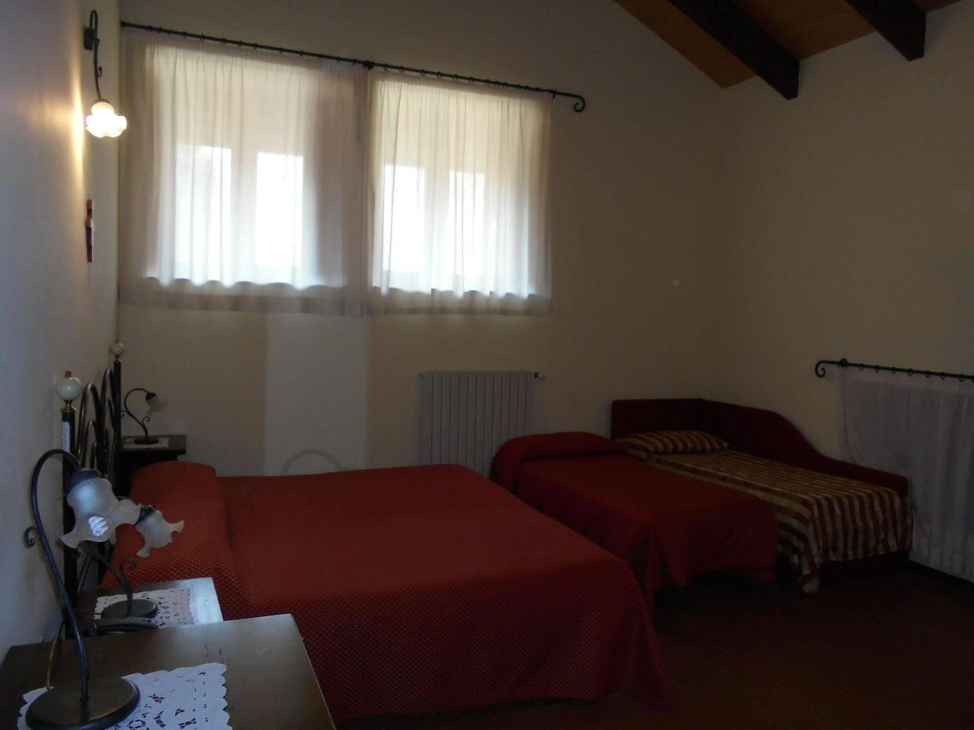 Ai Vecchi Crateri Hostal SantʼAlfio Exterior foto
